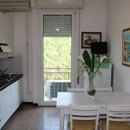 Lovely Bright Flat Near The Apartment