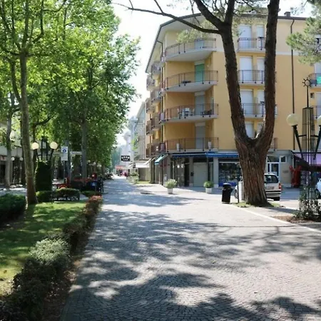 Lovely Bright Flat Near The Apartment