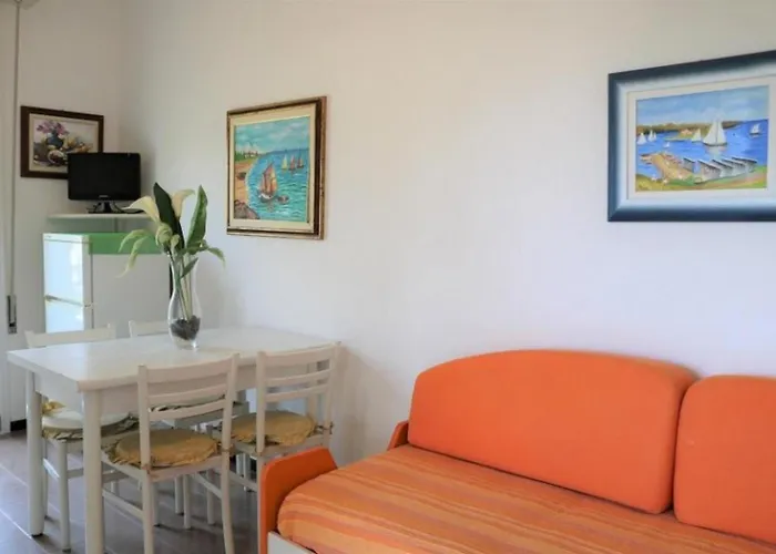 Lovely Bright Flat Near The Apartment *