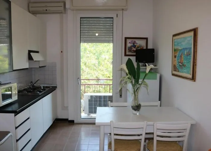 Lovely Bright Flat Near The Apartment