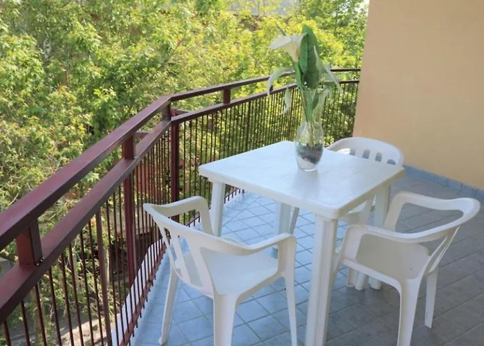 Apartment Lovely Bright Flat Near The